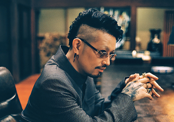 八代龍太郎 役 斎藤工